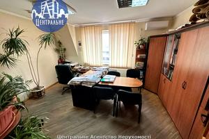 комерційна за адресою Чернівці, Нижньобазарна пл., 4-А