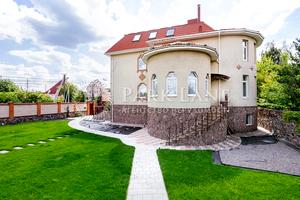 будинок за адресою Молодіжна вул.