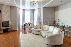 будинок за адресою Центральна вул., 4