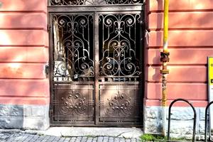 комерційна за адресою Михайла Грушевського вул., 8