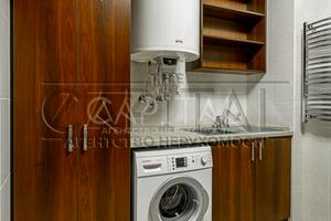 комерційна за адресою Кловський узвіз, 7a