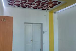 комерційна за адресою по Яворницького, 65