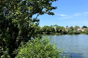 комерційна за адресою Молодіжна, 1