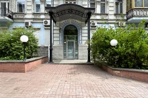 комерційна за адресою Тарасівська вул., 19