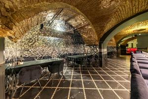 комерційна за адресою Контрактова пл., 12