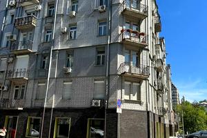 комерційна за адресою Виконкомівська вул., 13
