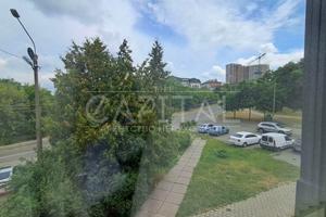 комерційна за адресою Лук'янівська вул., 1