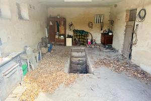 комерційна за адресою Молодіжна, 5
