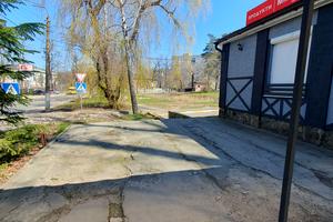 комерційна за адресою Садова вул., 84
