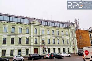 комерційна за адресою Жилянська вул., 146