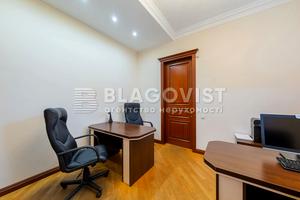 комерційна за адресою Лютеранська вул., 8