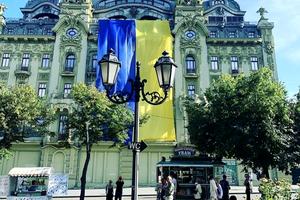 комерційна за адресою Ніни Строкатої вул. (Буніна), 38