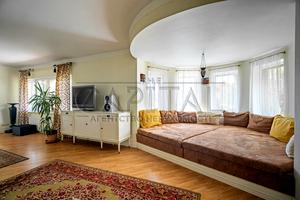 будинок за адресою Центральна, 3