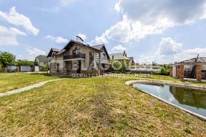 комерційна за адресою Каштанова вул., 7