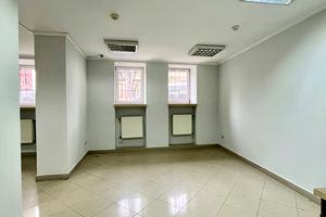 коммерческая по адресу Кардинала Любомира Гузара ул., 23