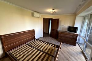 комерційна за адресою Агатангела Кримського вул., 5