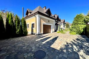 будинок за адресою Андріївська вул., 10