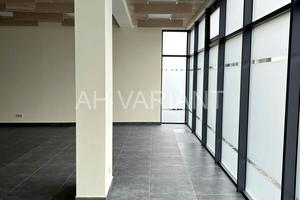 коммерческая по адресу Корятовича пл., 33