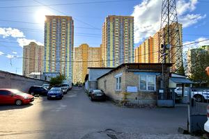 паркомісце за адресою Полярна вул., 19