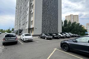 комерційна за адресою Ревуцького вул., 54-Б