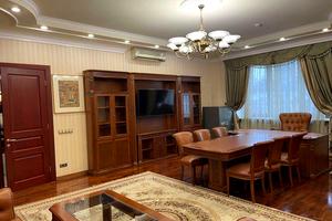 комерційна за адресою Липська вул., 10