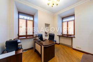 комерційна за адресою Лютеранська вул., 8