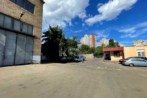 коммерческая по адресу Бережанская ул., 15