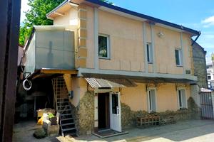 комерційна за адресою Союзу Українок вул. (), 4