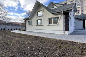 комерційна за адресою Подільська вул., 12