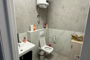 комерційна за адресою Звіринецька вул., 72