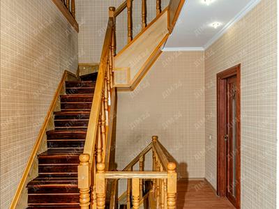 будинок за адресою Центральна вул., 1