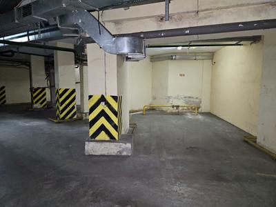 паркомісце за адресою Срібнокільська вул., 1