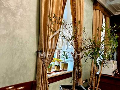 комерційна за адресою Володимирська вул., 49-Б