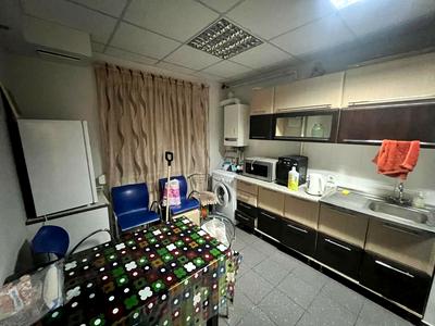 комерційна за адресою Новорічна вул., 73