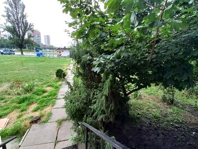 коммерческая по адресу Героев Полка 