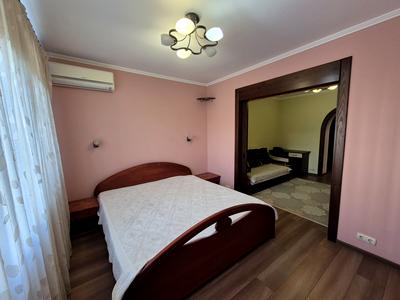 квартира за адресою Юності, 3