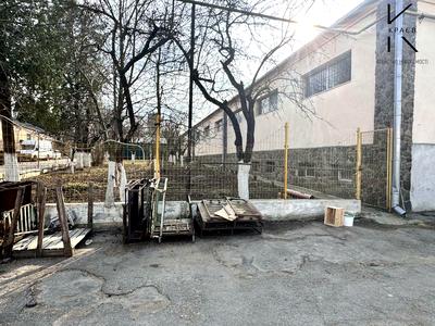 коммерческая по адресу  пер., 108