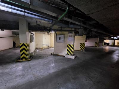 паркомісце за адресою Срібнокільська вул., 1