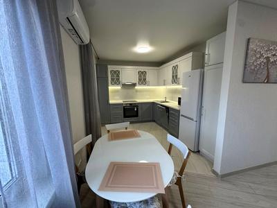 квартира за адресою Софії Русової вул., 7