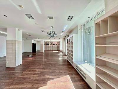 комерційна за адресою Звіринецька вул., 59