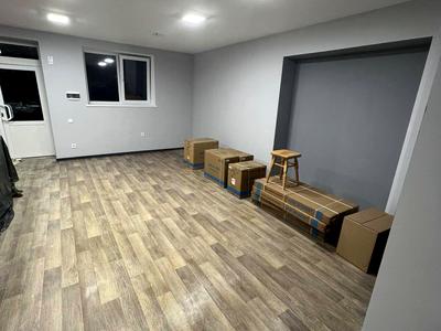 комерційна за адресою Миру вул., 7