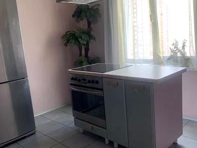 квартира за адресою Анни Ахматової вул., 37