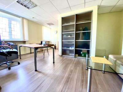 комерційна за адресою Незалежної України вул. (40 років Радянської України), 3