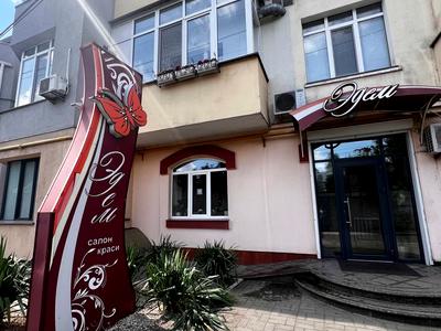 комерційна за адресою Богдана Хмельницького вул., 52