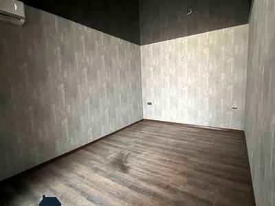 комерційна за адресою майдан Поезії пл., 3