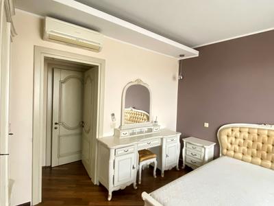 квартира за адресою Дніпровська набережна вул., 19-В