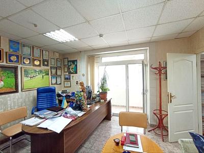 комерційна за адресою Свободи вул., 19