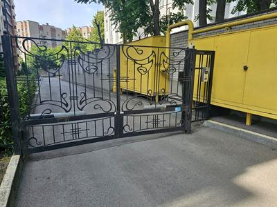 квартира за адресою Левка Лук'яненка вул. (Василя Жуковського), 16, 18, 20, 24