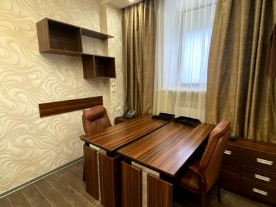 комерційна за адресою Саксаганського вул., 68/21