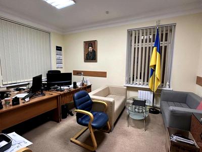комерційна за адресою Старокиївська вул., 8/12